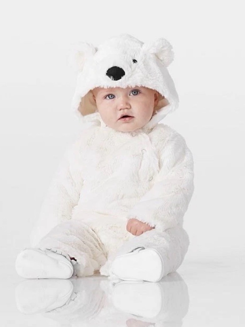 Pottery Barn Kids / Baby Plush Polar Bear Hooded One-Piece 6-12 months